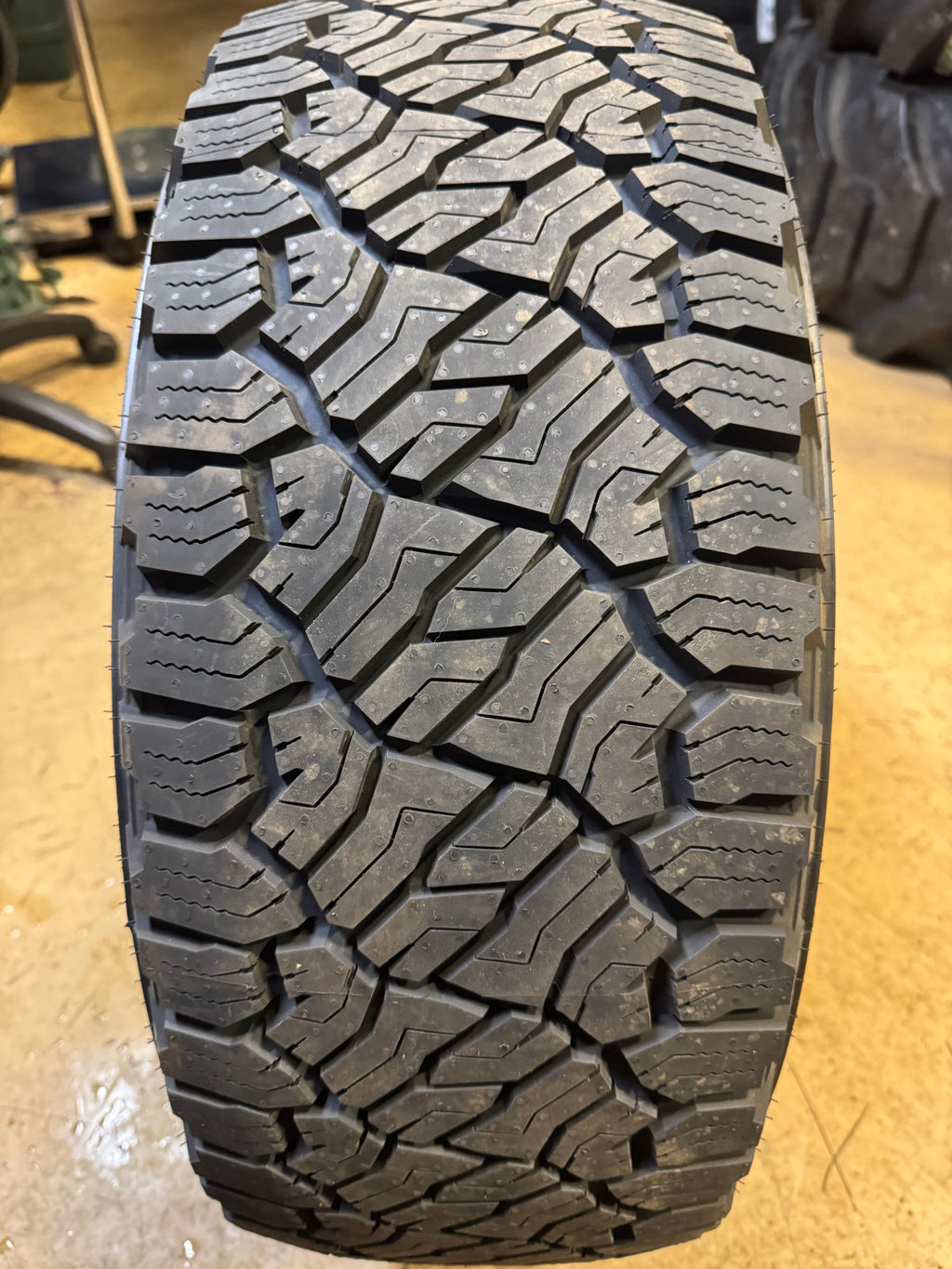 VENOM POWER TRAIL HUNTER ATS BSW P   235 55 19 105V XL ALL TERRAIN TIRE VPTHATS10