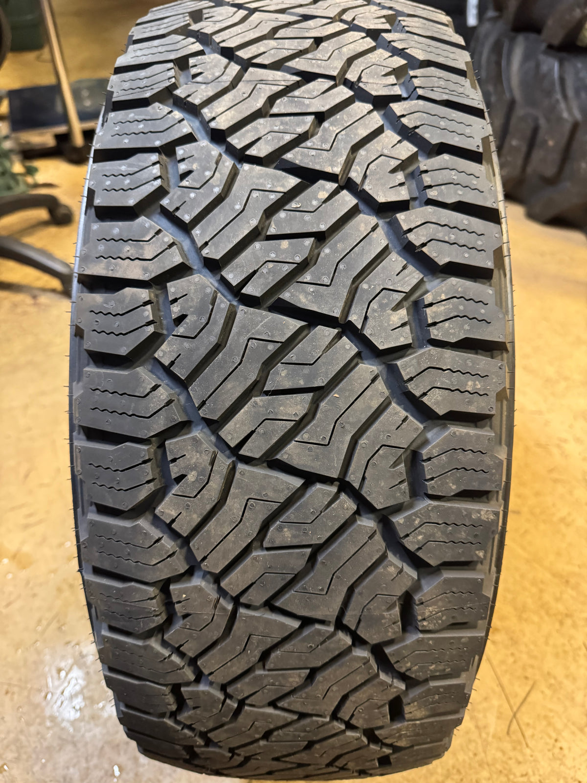 VENOM POWER TRAIL HUNTER ATS BSW P   235 55 19 105V XL ALL TERRAIN TIRE VPTHATS10