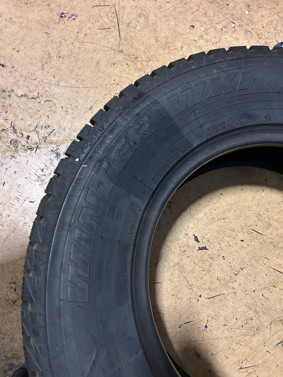 NOS ARCTIC CLAW WINTER WXI BSW P 225 75 16 104T WINTER TIRE ARC23