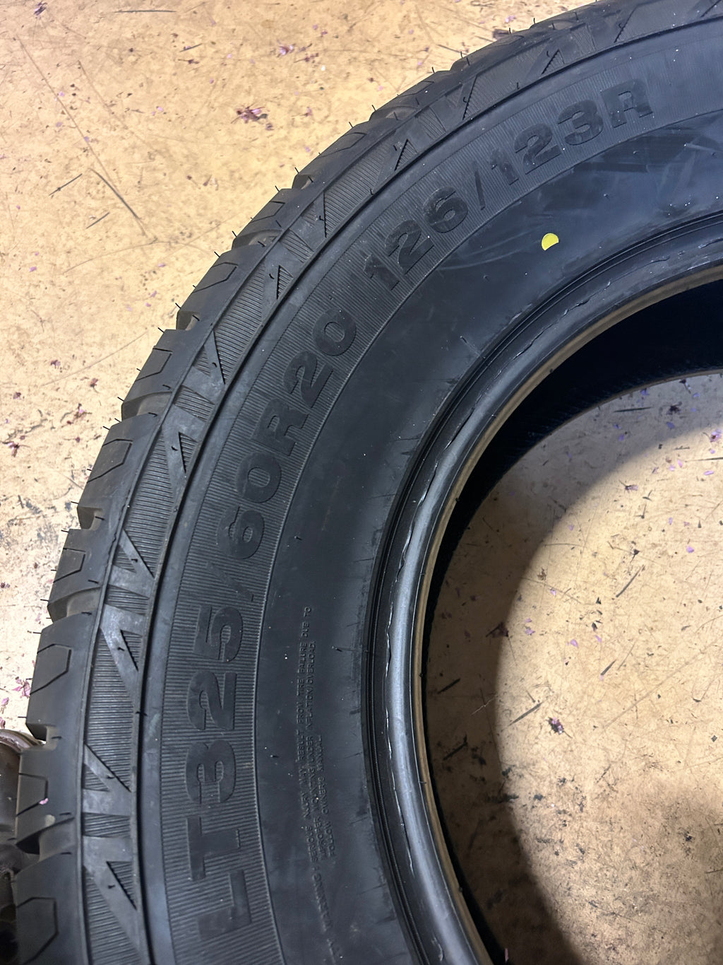 NOS ARMSTRONG TRU-TRAC AT LT 325 60 20 126/123R 10PLY TIRE 1200046703
