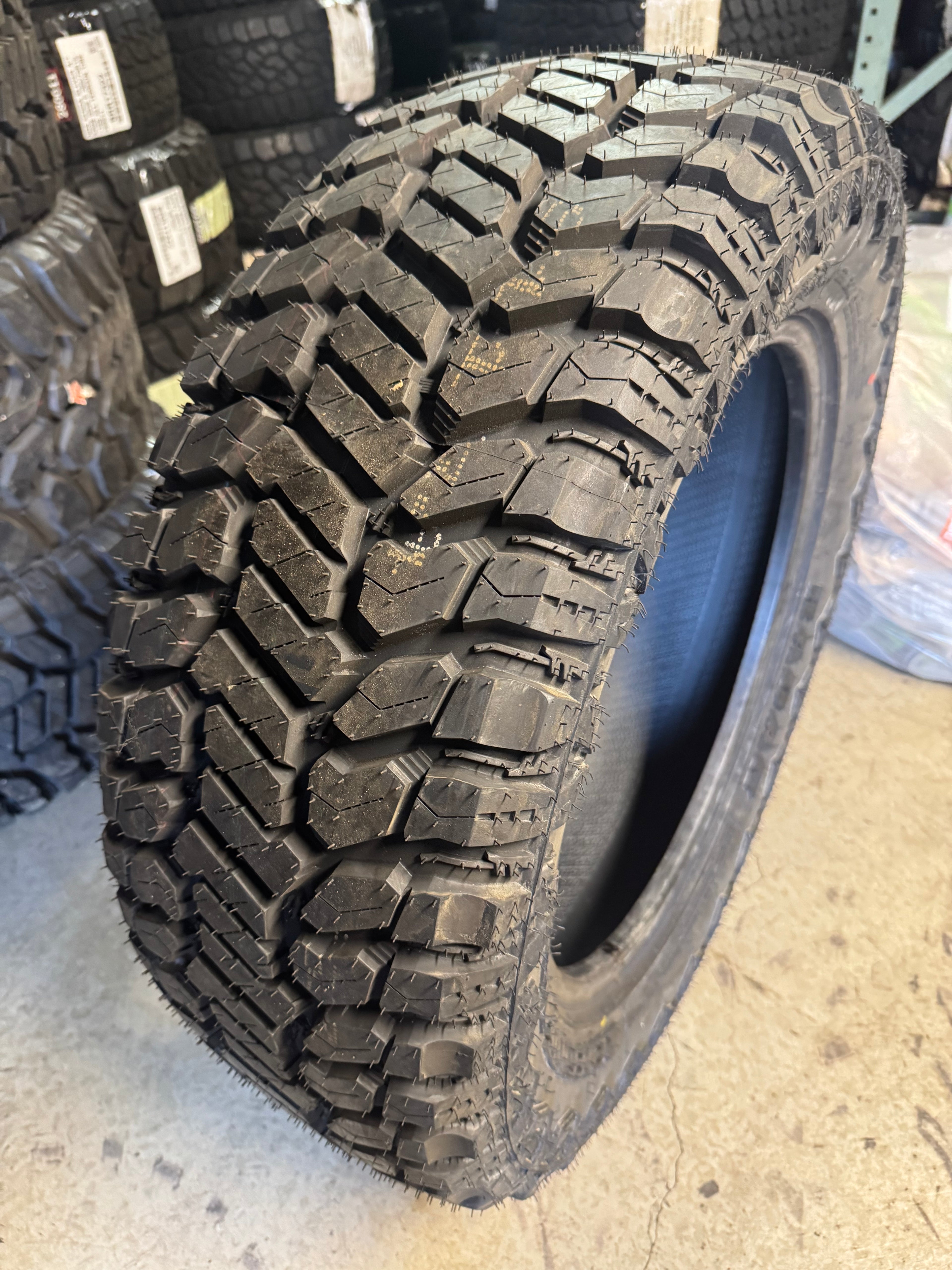 NOS RADAR RENEGADE R/T+ BSW LT 275 60 20 123/120Q 10PLY RUGGED TERRAIN TIRE RND0127