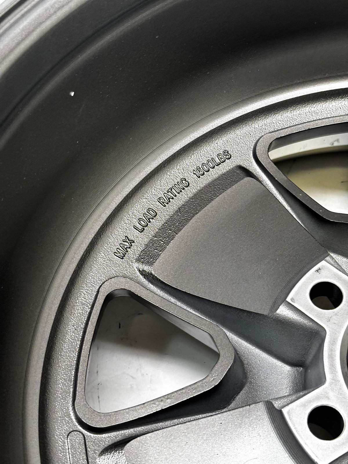 LEGENDARY WHEEL CO. STYLED ALLOY WHEEL 17"X8" CHARCOAL/MACHINED 5X114.3 ET7.4
