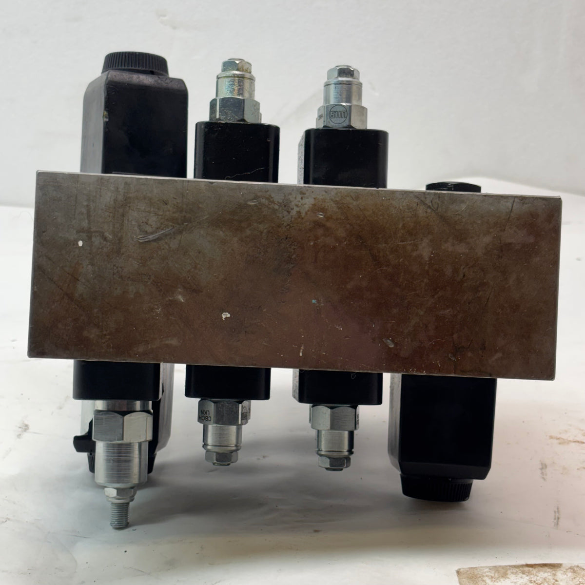 DAMAN HYDRAULIC SOLENOID VALVE ASSEMBLY WITH MANIFOLD DD03P042S
