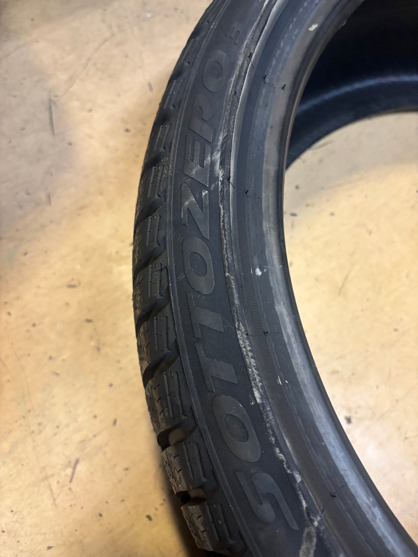 PIRELLI WINTER SOTTOZERO 3 (J) JAGUAR P 255 35 20 97W XL SNOW WINTER TIRE 2515800