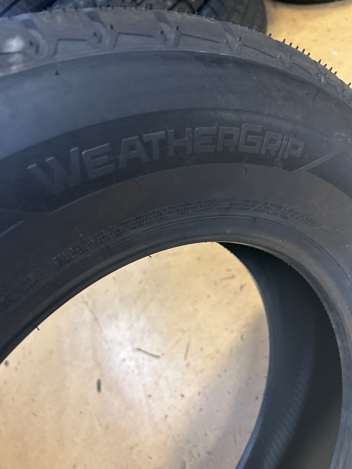 FIRESTONE WEATHERGRIP BSW P215 70 16 100H ALL SEASON TIRE 009164