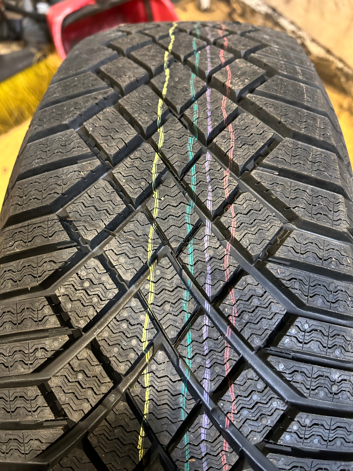 CONTINENTAL VIKING CONTACT 7 BSW P 215 65 16 102T XL WINTER TIRE 04400260000