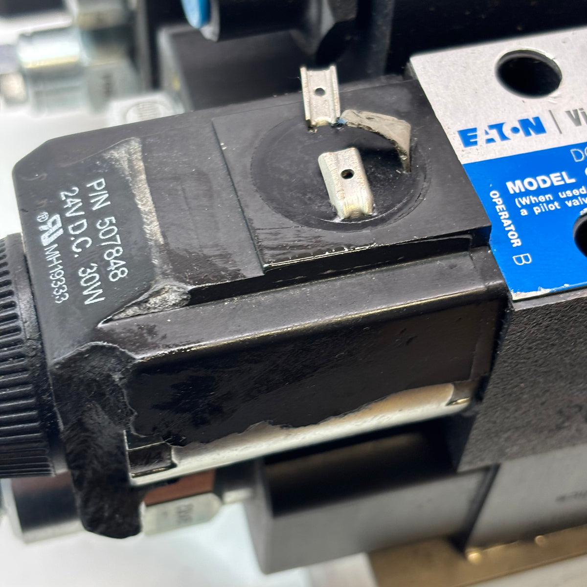 DAMAN HYDRAULIC SOLENOID VALVE ASSEMBLY WITH MANIFOLD DD03P042S