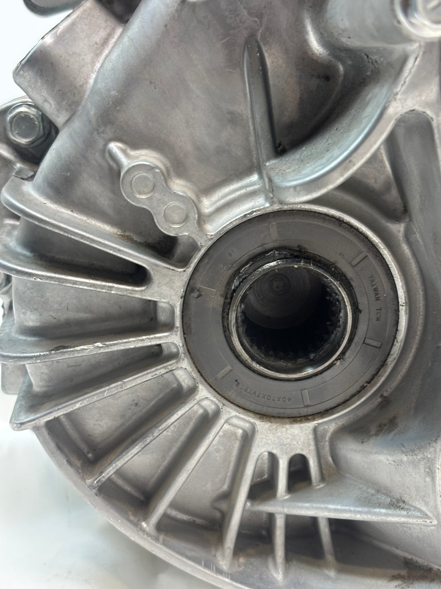 USED OEM POLARIS ASM CEAR CASE REAR DIFFERENTIAL 1337282