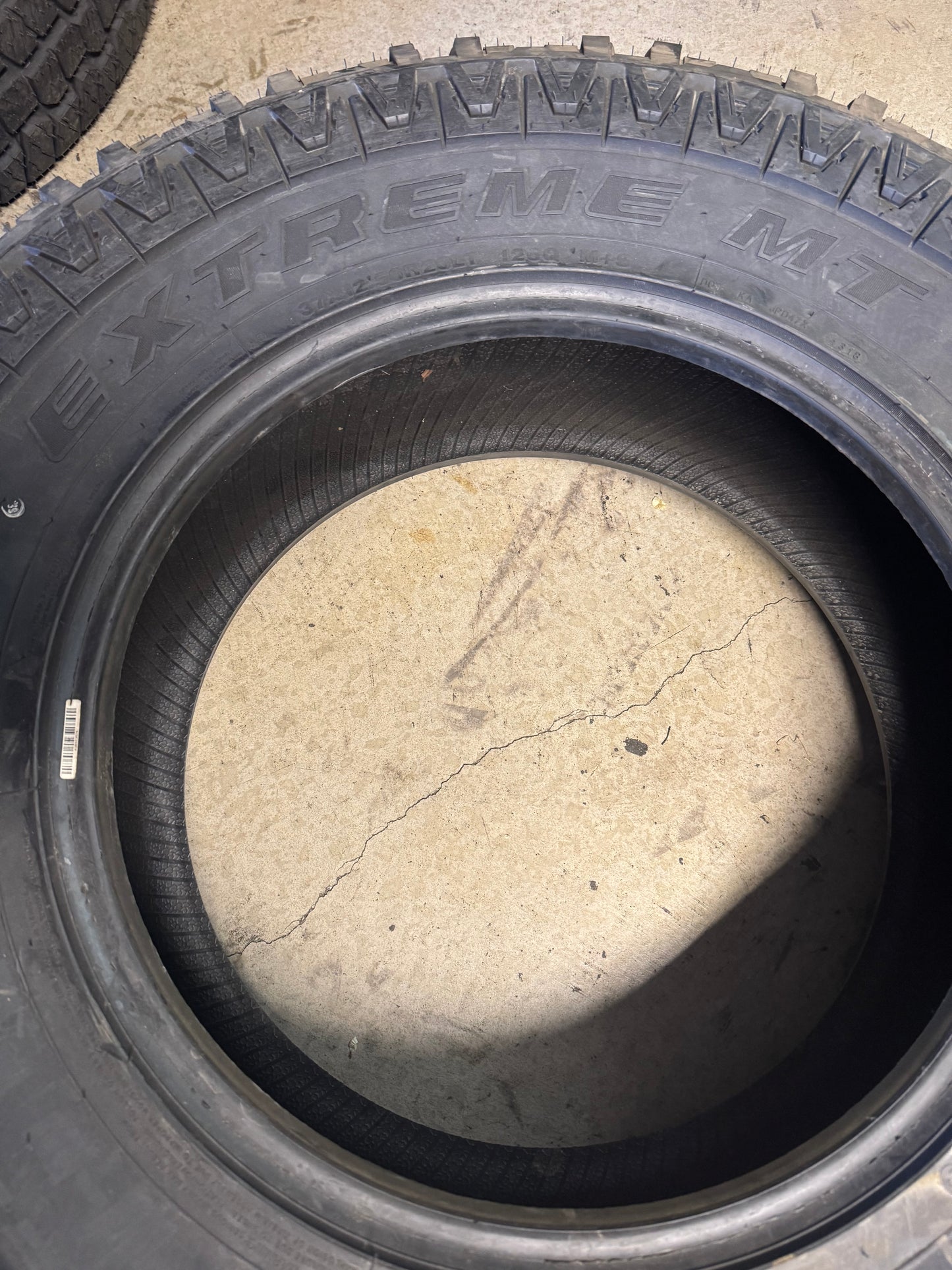 NOS MUD CLAW EXTREME MT BSW LT 37 12.5 20 126Q 10PLY MUD TERRAIN TIRE MCX98
