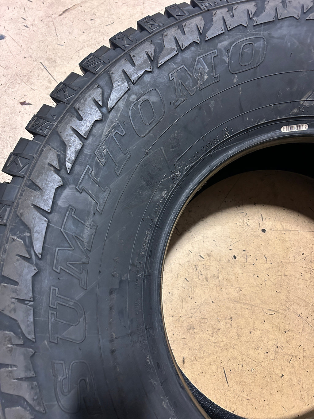 NOS SUMITOMO ENCOUNTER AT BSW LT 315 70 17 121/118S 10PLY ALL TERRAIN TIRE ATH02
