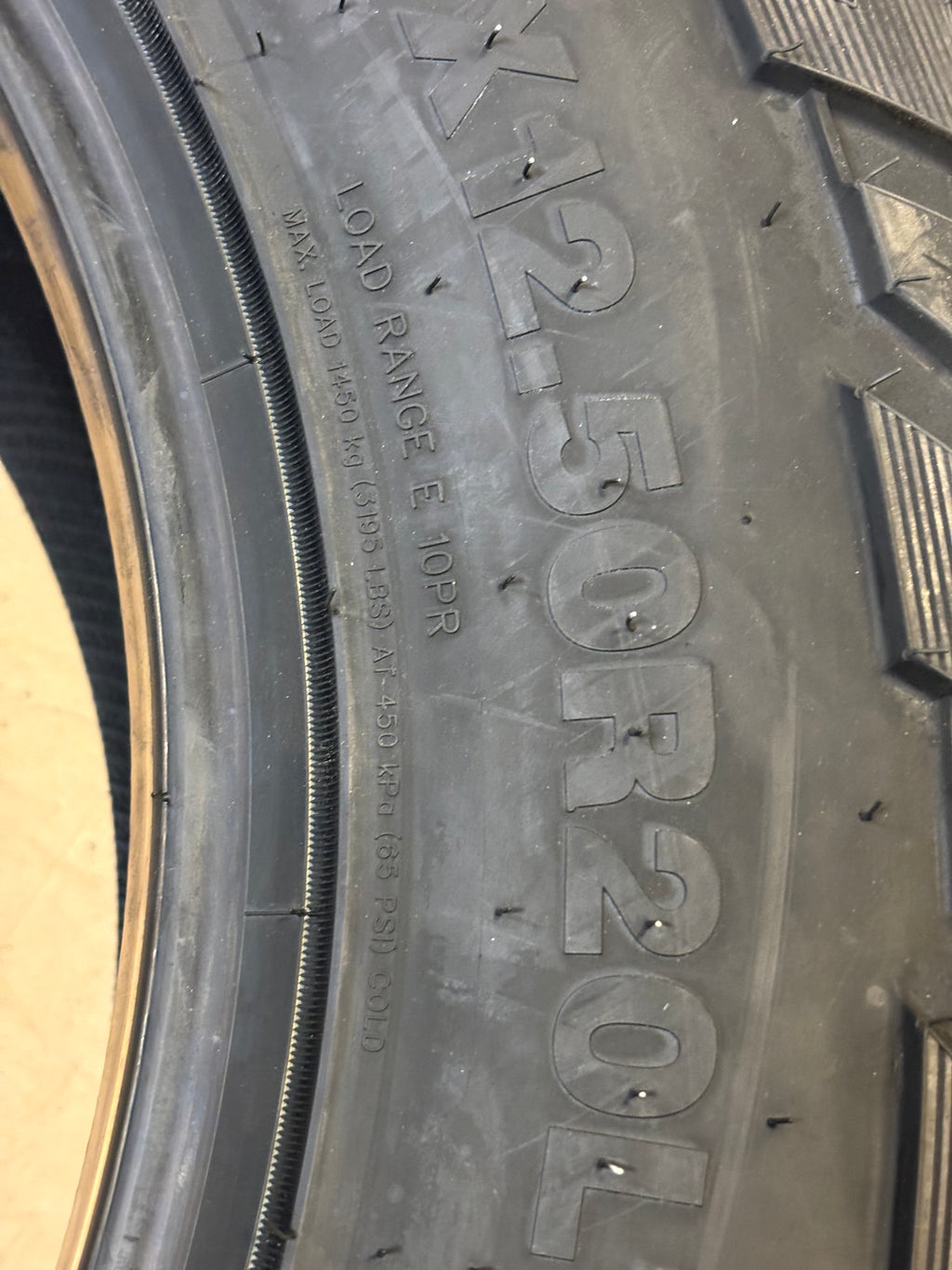 VENOM POWER TRAIL HUNTER R/T RWL LT 35 12.5 20 121Q LRE 10PLY TIRE CVPTHRT11R