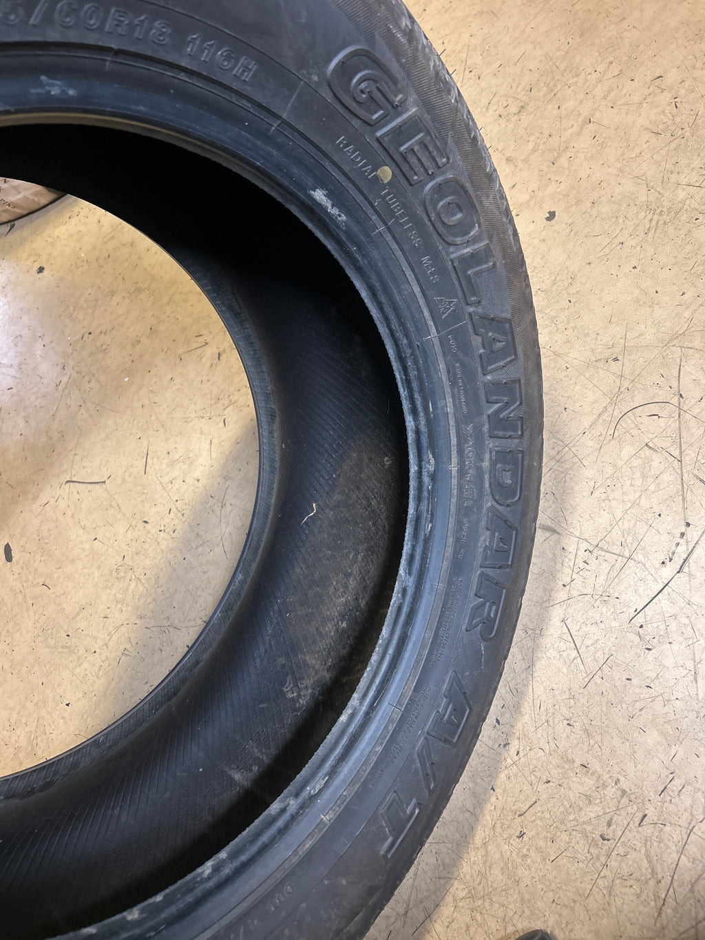 NOS YOKOHAMA GEOLANDAR A/T RBL P 285 60 18 116H ALL TERRAIN TIRE 110101580