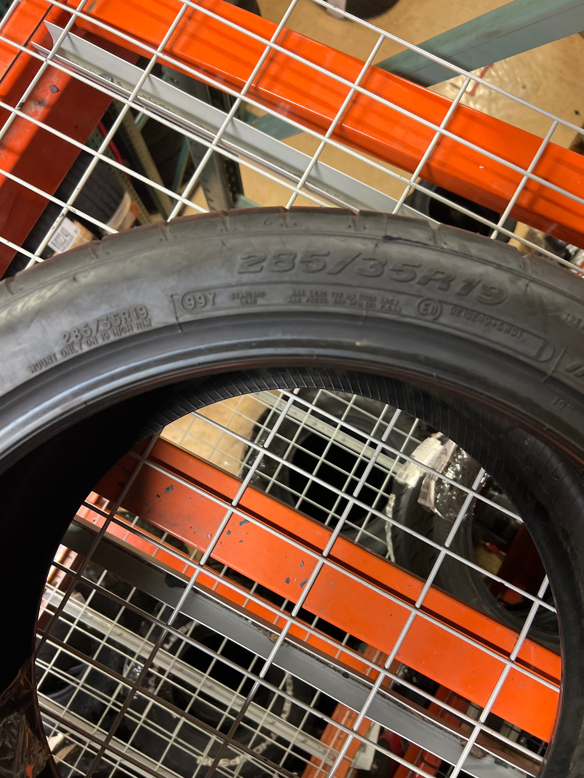 2 MICKEY THOMPSON STREET COMP P 285 35 19 99Y SL UHP TIRES 321015002