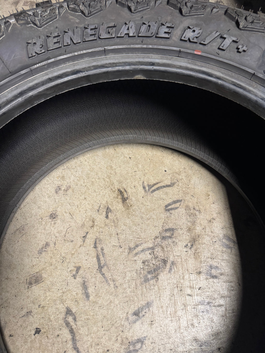 NOS RADAR RENEGADE R/T+ BSW LT 285 55 20 122/119Q 10PLY RUGGED TERRAIN TIRE RND0087