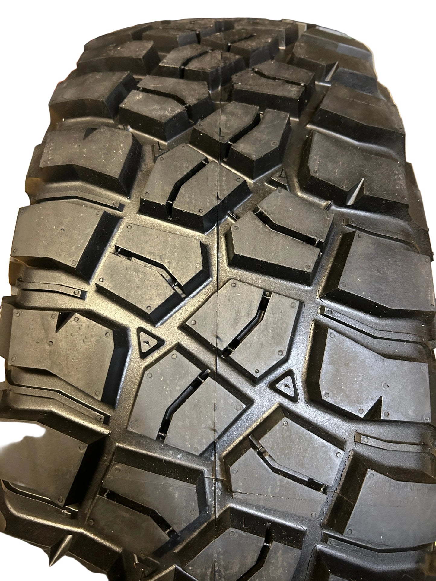 BFGOODRICH MUD-TERRAIN T/A KM3 BSW LT 35 12.5 17 121Q 10PLY MUD TIRE 55079