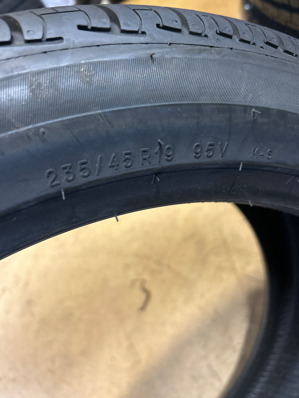 2 UNIROYAL TIGER PAW TOURING A/S BSW P 235 45 19 95V ALL SEASON TIRE 08507