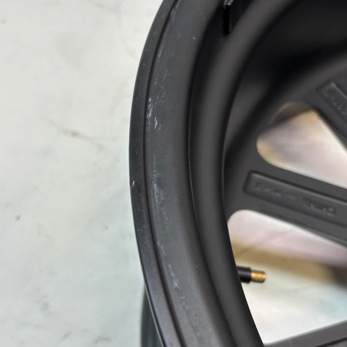 US MAGS U123 RAMBLER GLOSS BLACK MATTE BLACK 18X8 5X120.65 ET 1 1002-46BLD