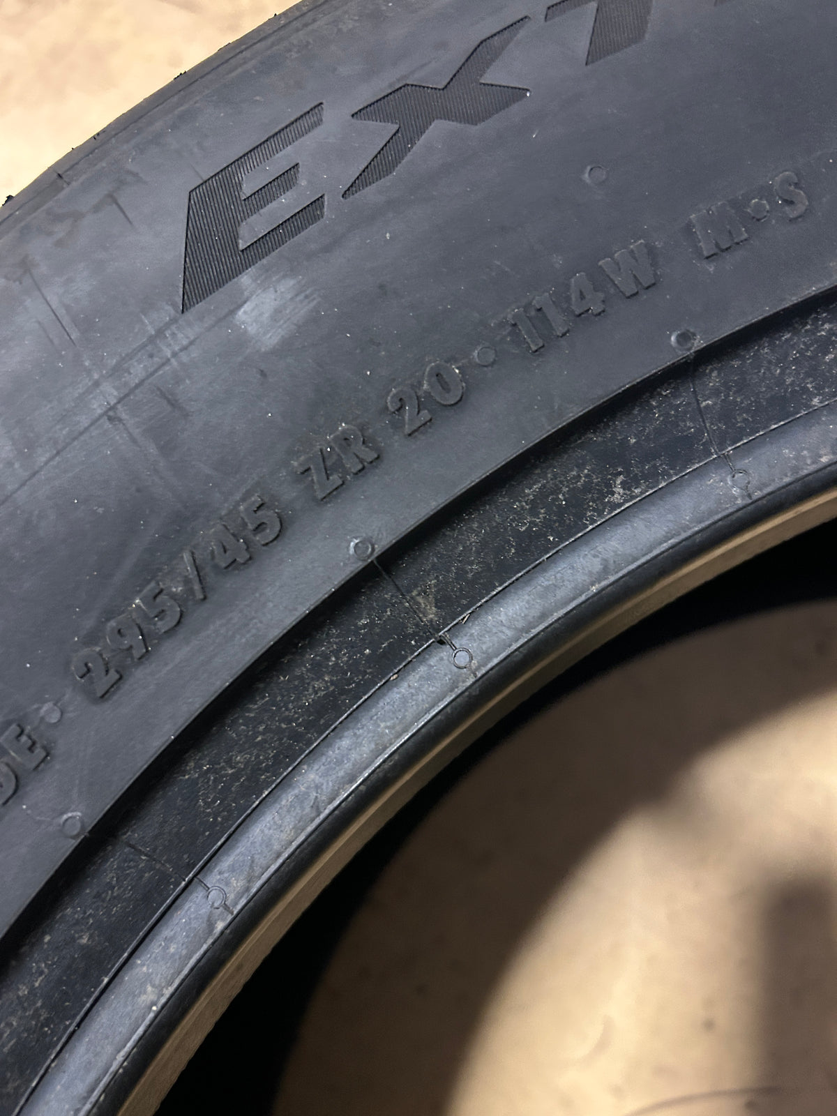 CONTINENTAL EXTREME CONTACT DWS06 PLUS BSW P 295 45  20 114W XL ALL SEASON TIRE 15573590000