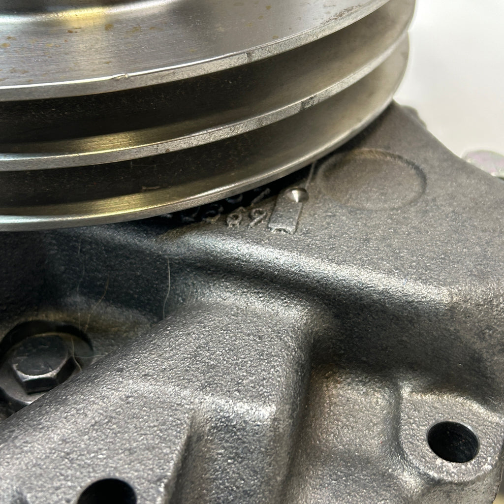 JOHN DEERE WATER PUMP RE33453