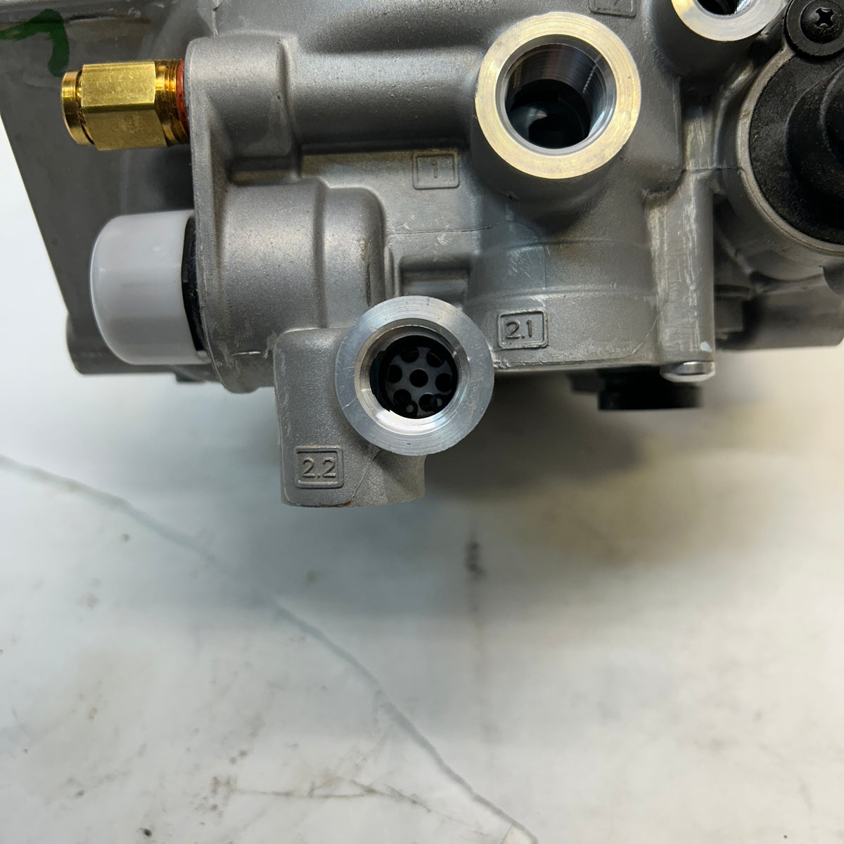 WABCO 432-480-341-0 HP Air Brake Dryer - 12V, Coalescing Cartridge, with Purge Tank