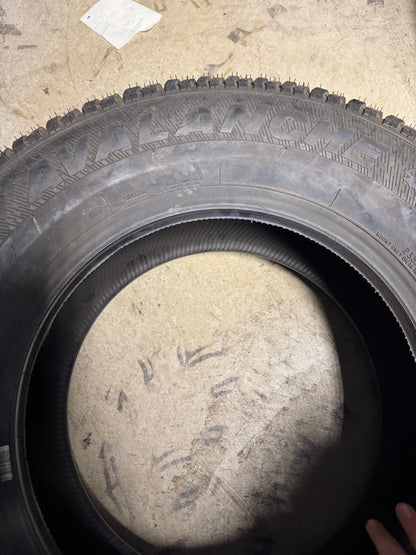 NOS HERCULES AVALANCHE X-TREME BSW P 235 70 16 106S WINTER TIRE 01058