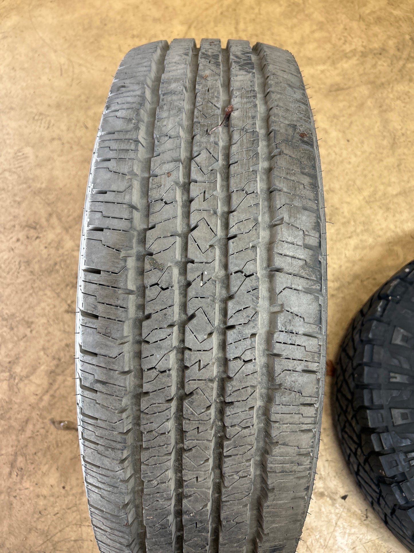 NOS FIRESTONE TRANSEORCE HT BSW LT 275 70 18 125/122 ALL SAESON  TIRE 250109