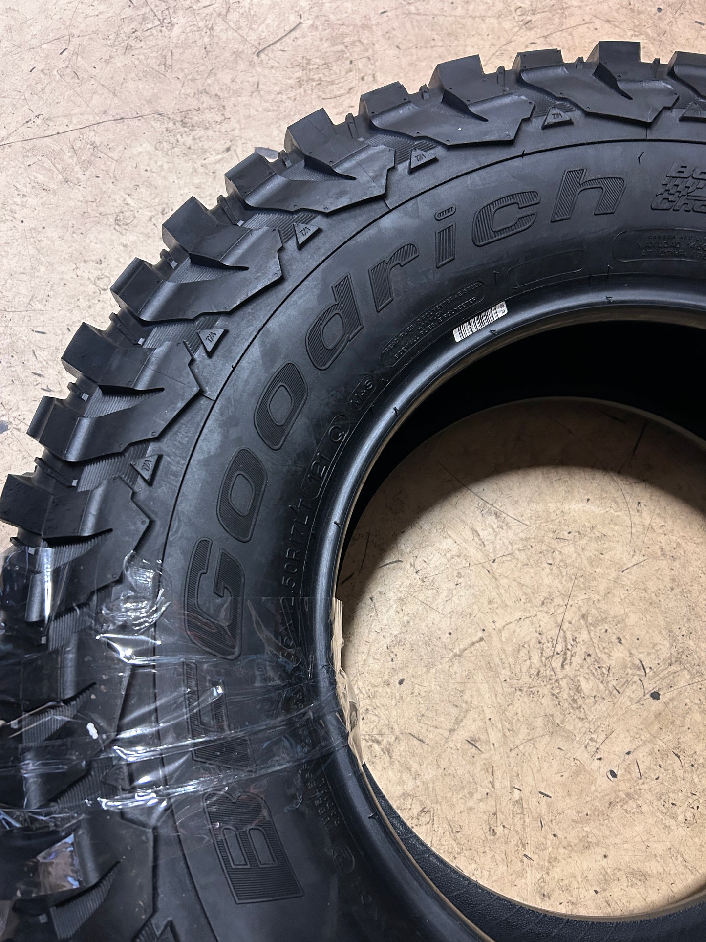 BFGOODRICH MUD-TERRAIN T/A KM3 BSW LT 35 12.5 17 121Q 10PLY MUD TIRE 55079