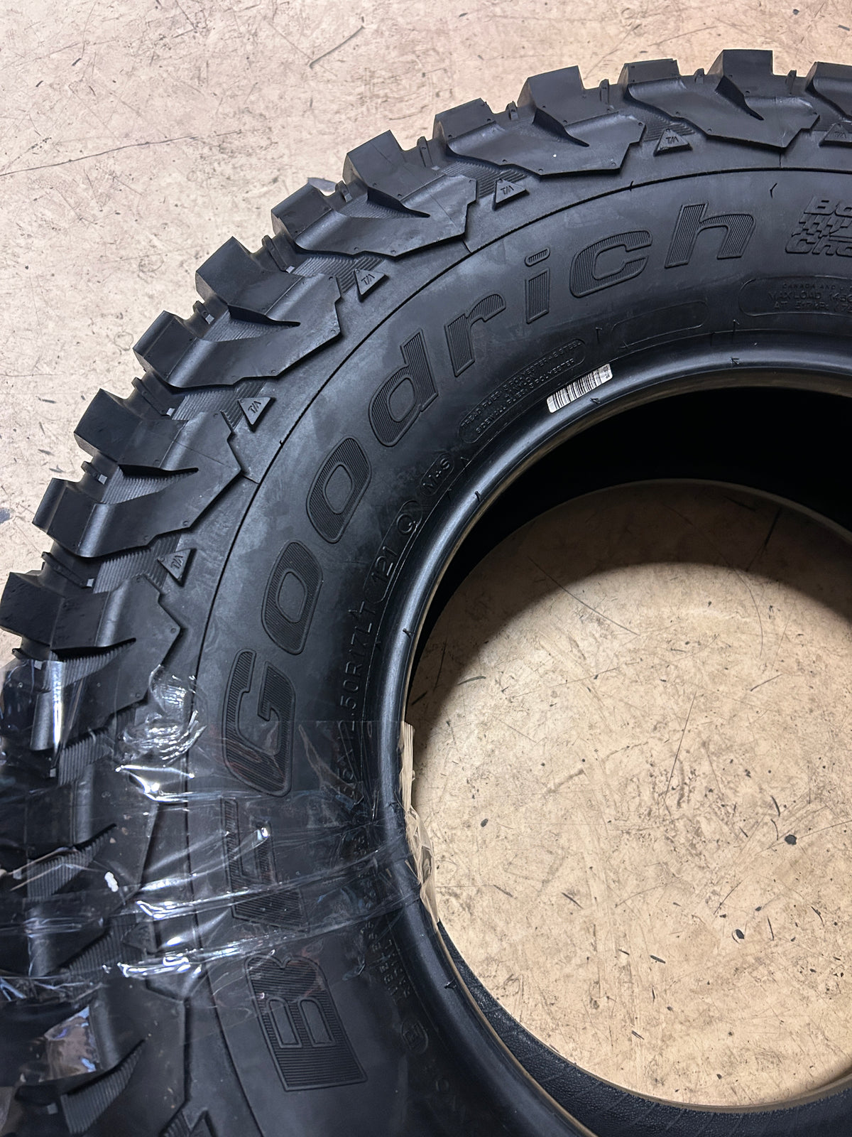 BFGOODRICH MUD-TERRAIN T/A KM3 BSW LT 35 12.5 17 121Q 10PLY MUD TIRE 55079