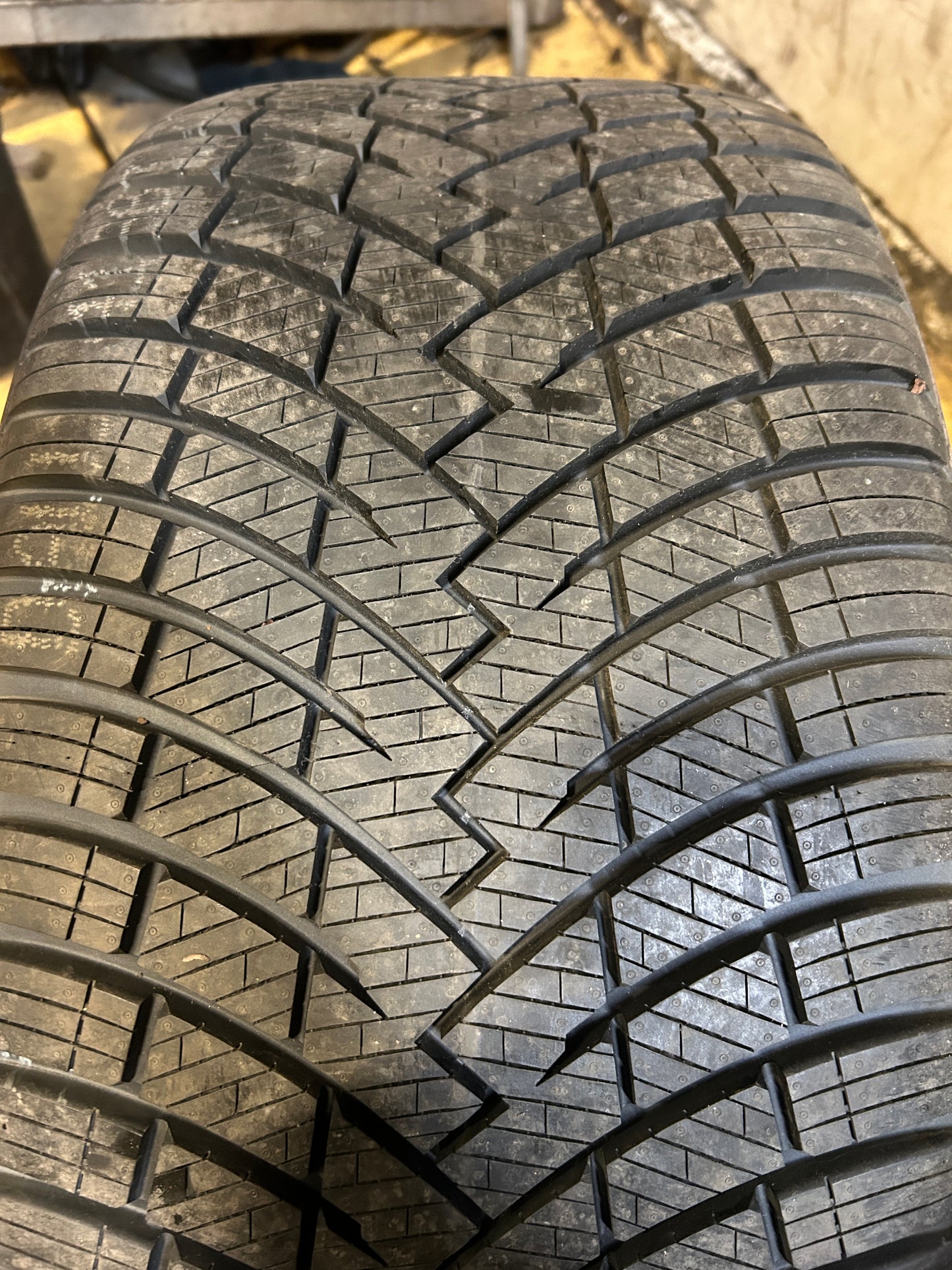 PIRELLI CINTURATO WEATHERACTIVE P 275 35 20 102Y XL ALL WEATHER TIRE 4166300