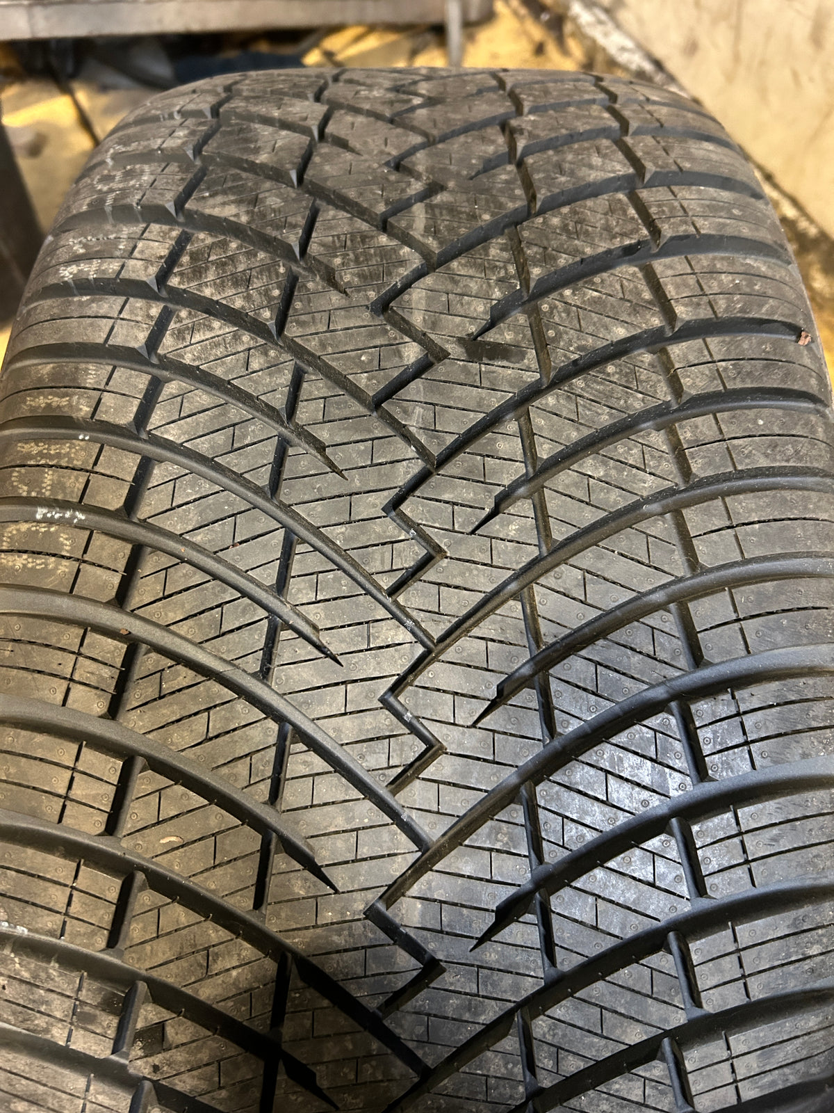PIRELLI CINTURATO WEATHERACTIVE P 275 35 20 102Y XL ALL WEATHER TIRE 4166300