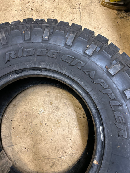 USED 14/32 NITTO RIDGE GRAPPLER  LT 285/75R16 126/123Q RUGGED TERRAIN TIRE 217620