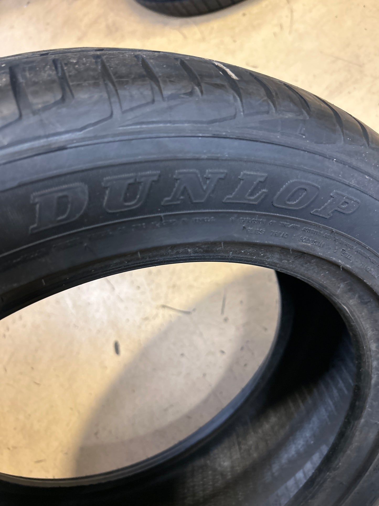 NOS DUNLOP SIGNATURE HP BSW P 235 50 17 96V ALL SEASON TIRE 264004919