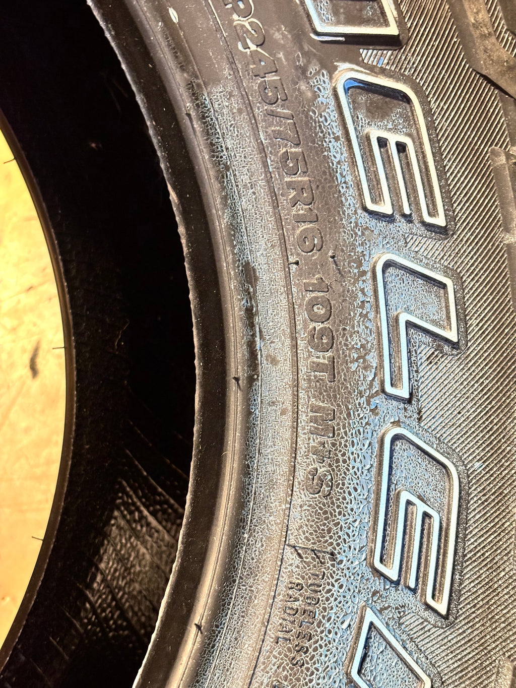 BRIDGESTONE DUELER A/T REVO 3 OWL  P 245 75 16 109T ALL TERRAIN TIRE 000037