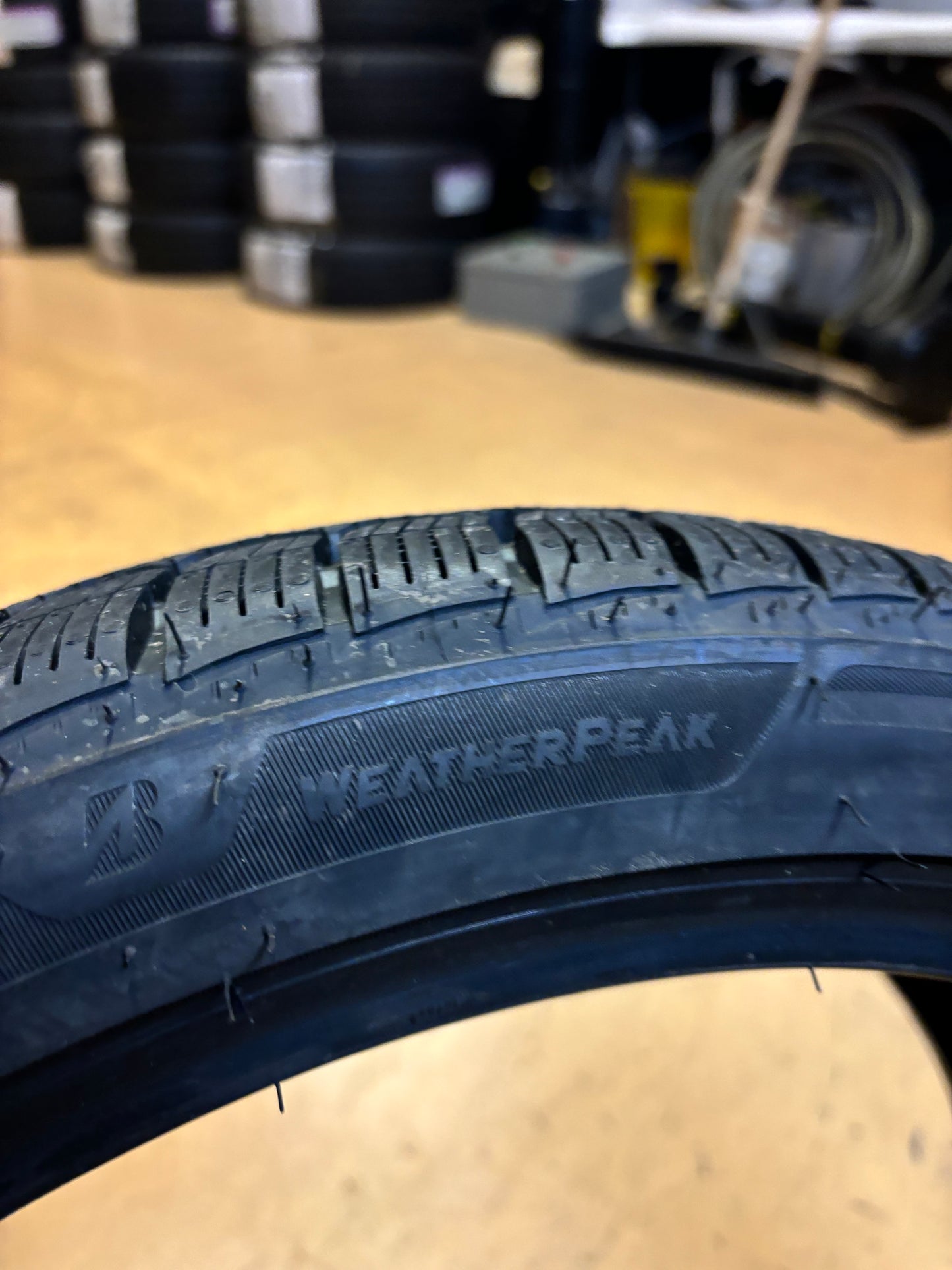 BRIDGESTONE WEATHERPEAK P 225 40 18 88V SL ALL SEASON TIRE 006048