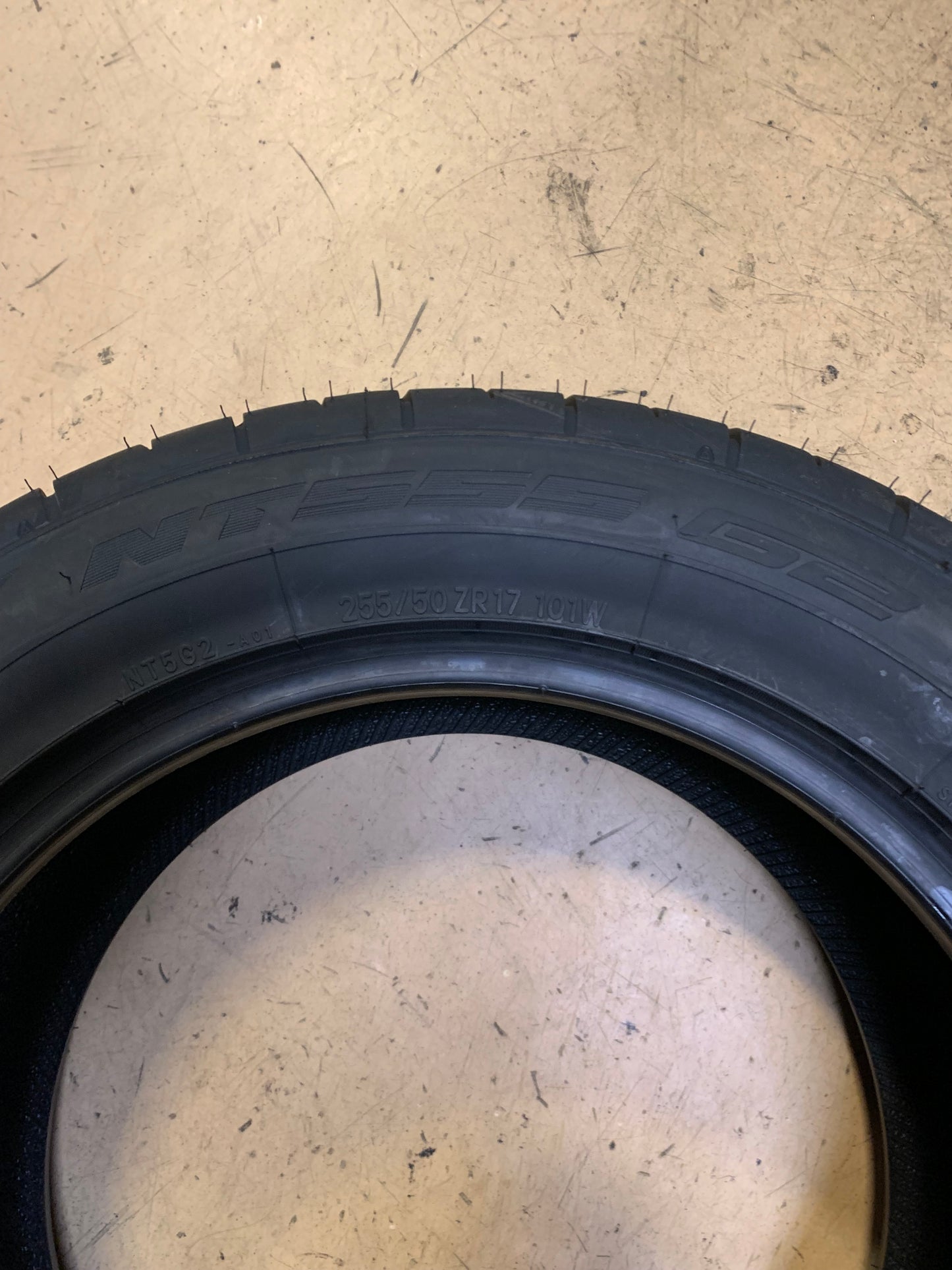NITTO NT555 G2 BSW P 255 50 17 101W  UHP TIRE 211230
