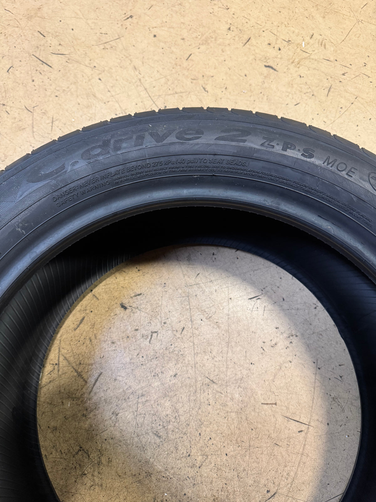 2 NOS YOKOHAMA C.DRIVE 2 Z.P.S (MOE) (RUN FLAT) BSW P 235 50 18 97V TIRE 110102814