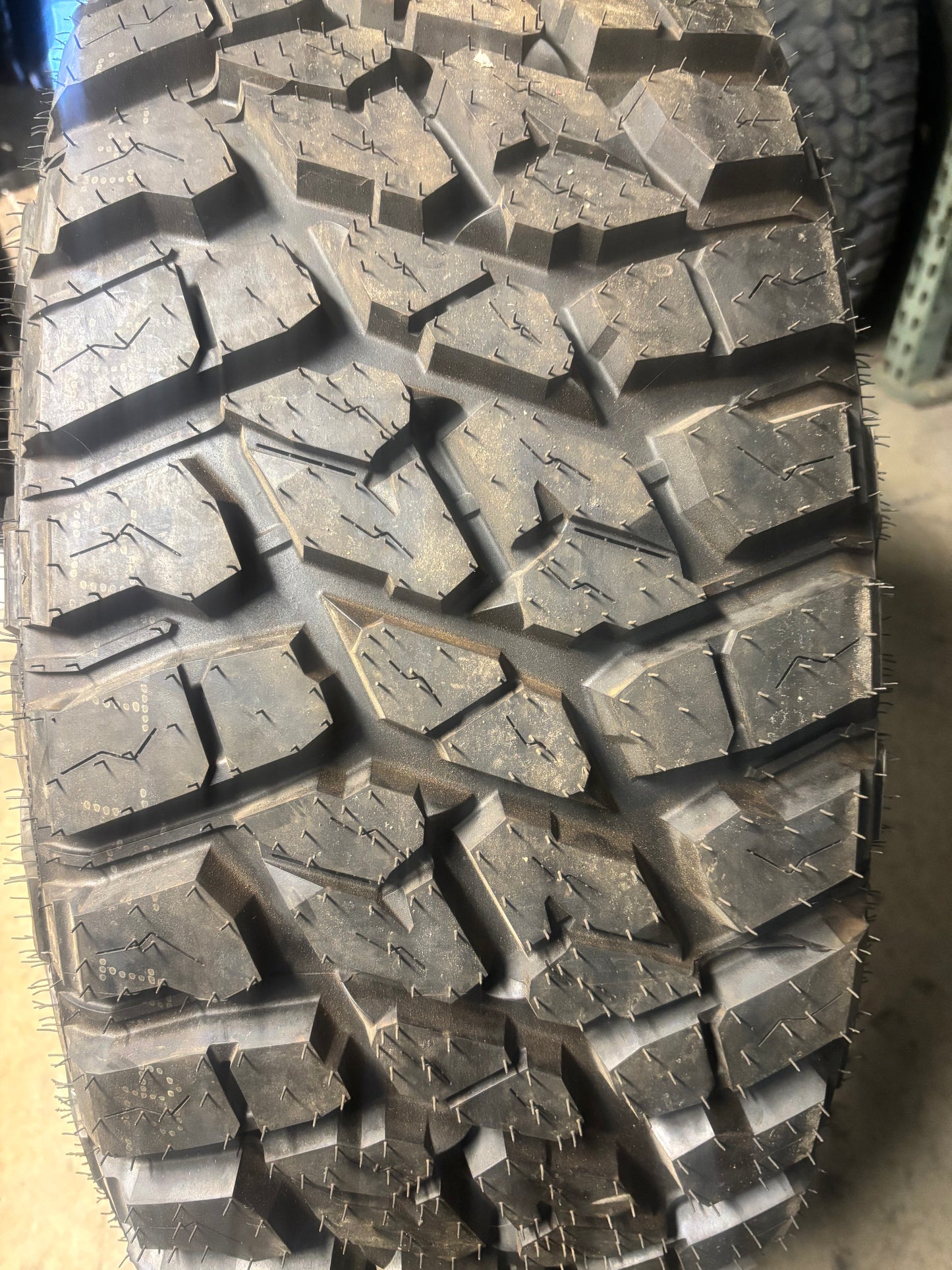 LANDSPIDER WILDTRAXX M/T  BSW LT  35 12.5 20 121Q LRE 10 PLY MUD TERRAIN TIRE EMT018