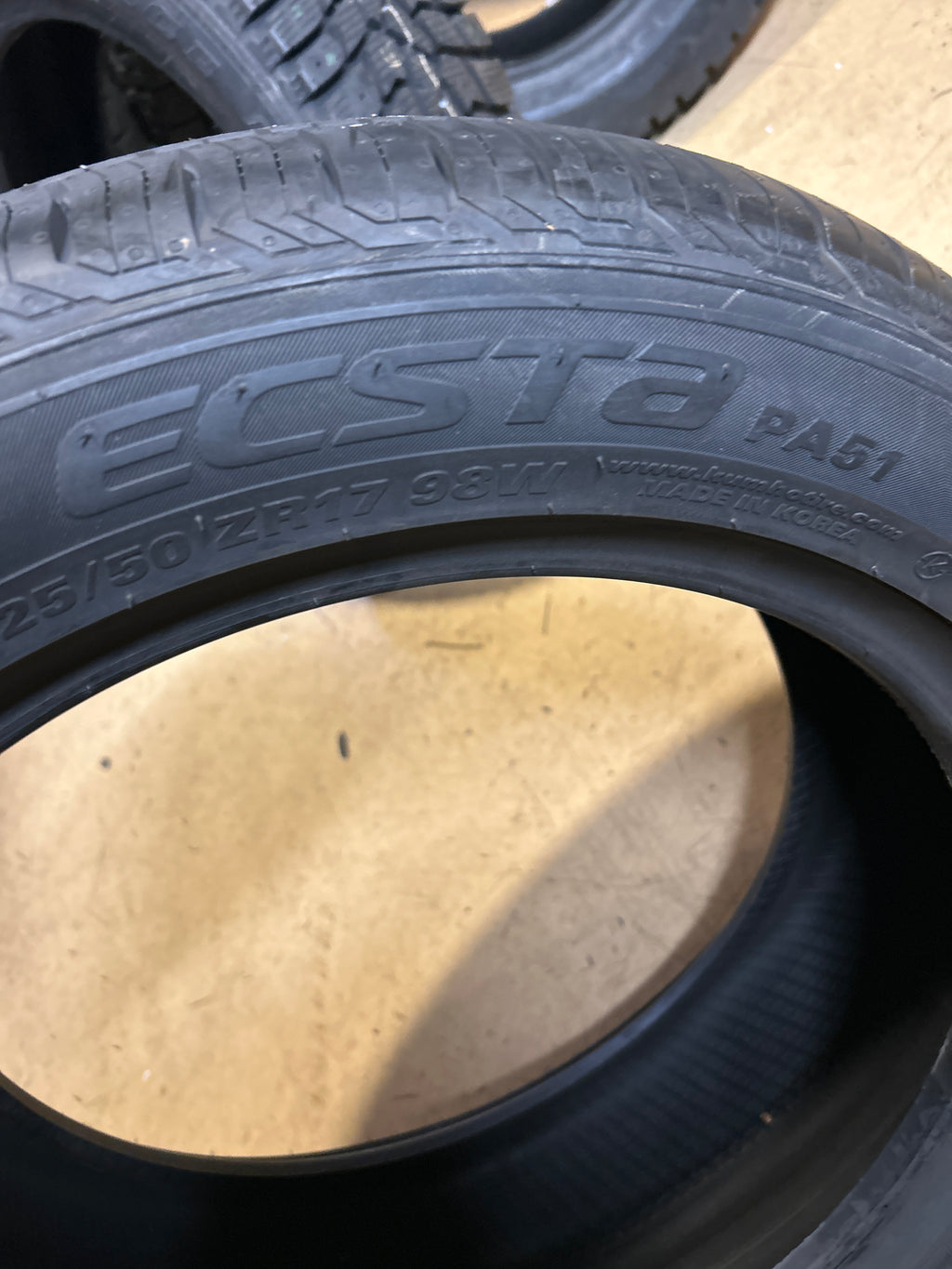 NOS 2 KUMHO ECSTA PA51 BSW P 225 50 17 98W XL UHP TIRE 2247893