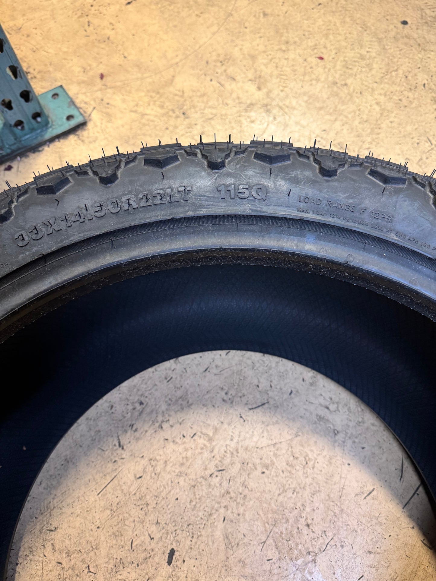 VENOM POWER TERRA HUNTER R/T PLUS BSW LT 33 14.5 22 115Q 12PLY RUGGED TERRAIN TIRE CVPRT13
