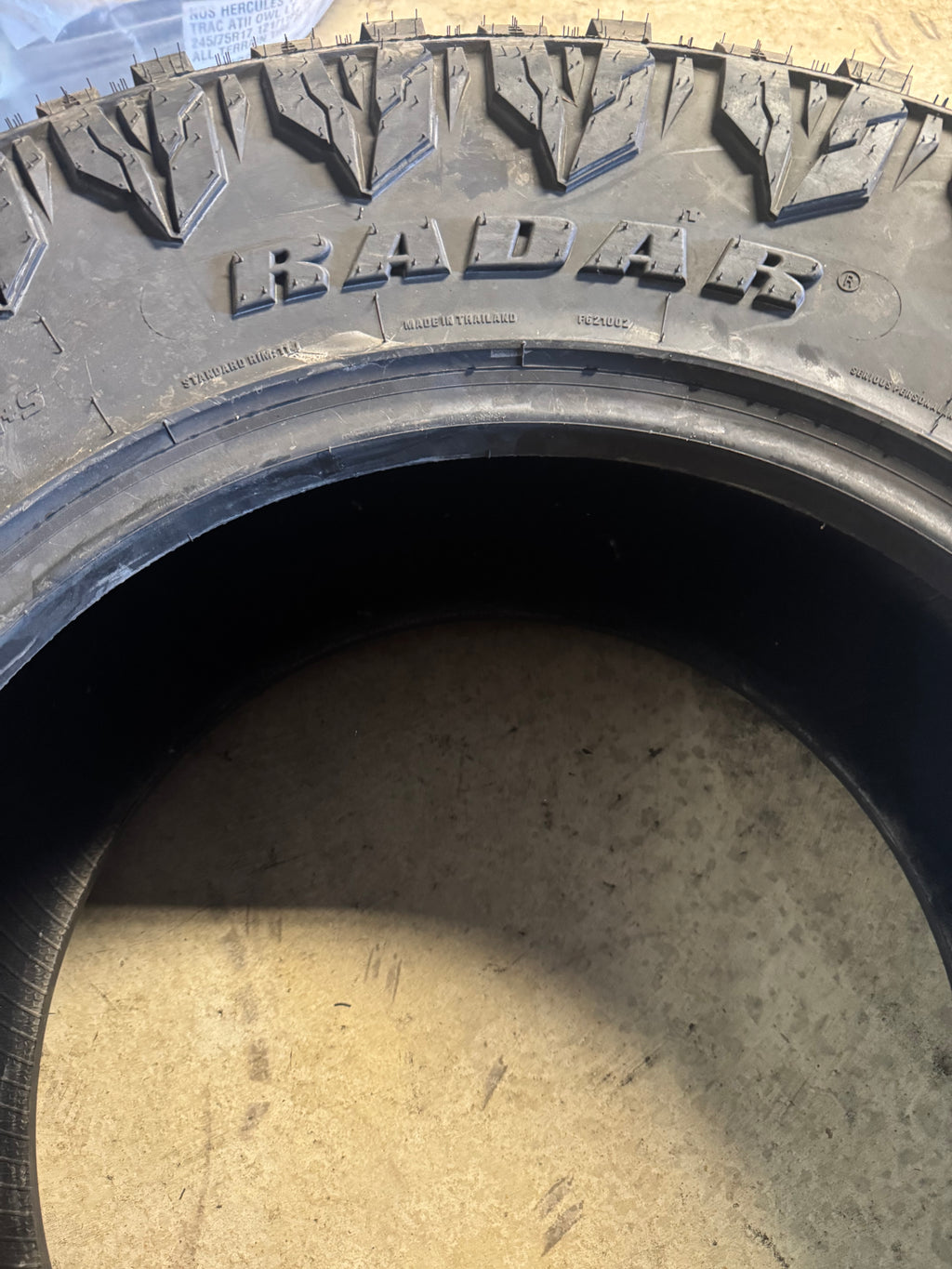 RADAR RENEGADE R/T BSW LT 37 13.5 20 128Q 12PLY RUGGED TERRAIN TIRE RASYTH0110