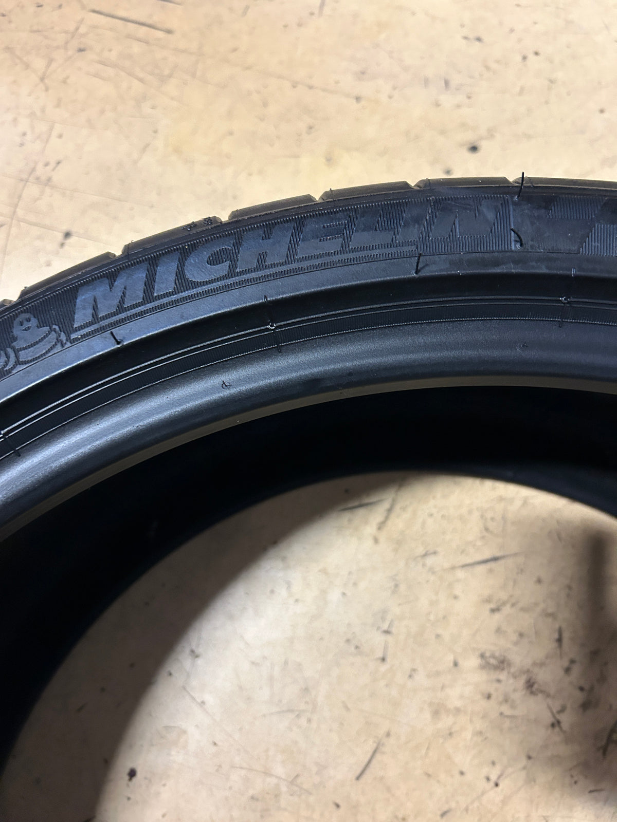 2 NOS MICHELIN SUPER SPORT BSW P 245 35 21 96Y UHP TIRE 66697