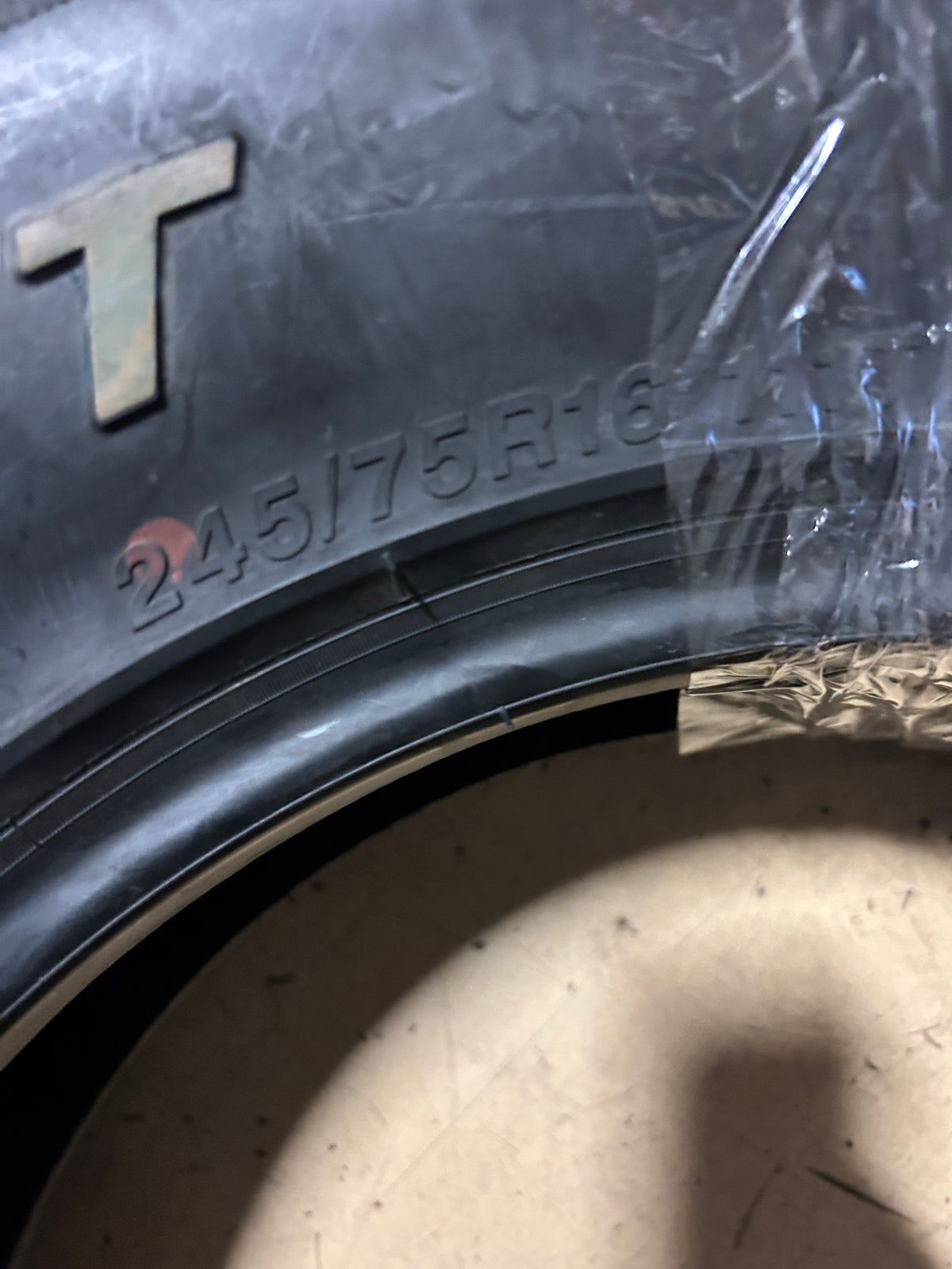 NOS LANDSPIDER WILDTRAXX A/T RWL P 245 75 16 111T ALL TERRAIN TIRE DAT003