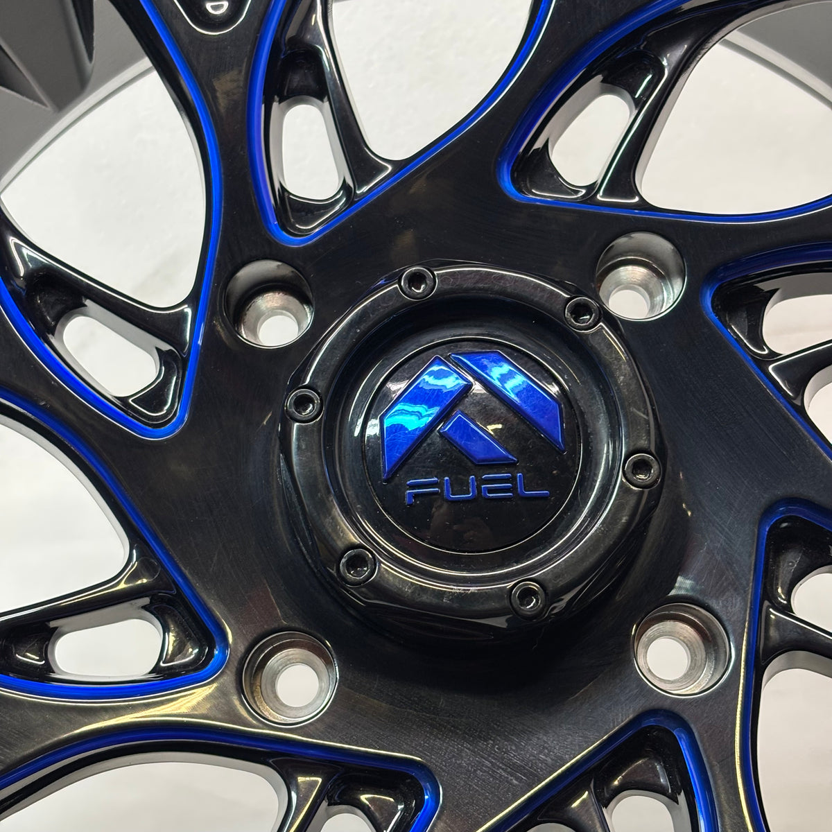 FUEL UTV ALUMINUM RIM D778 RUNNER UTV 18X7 5X156 ET13 GLOSS BLACK MILLED CANDY BLUE FINISH