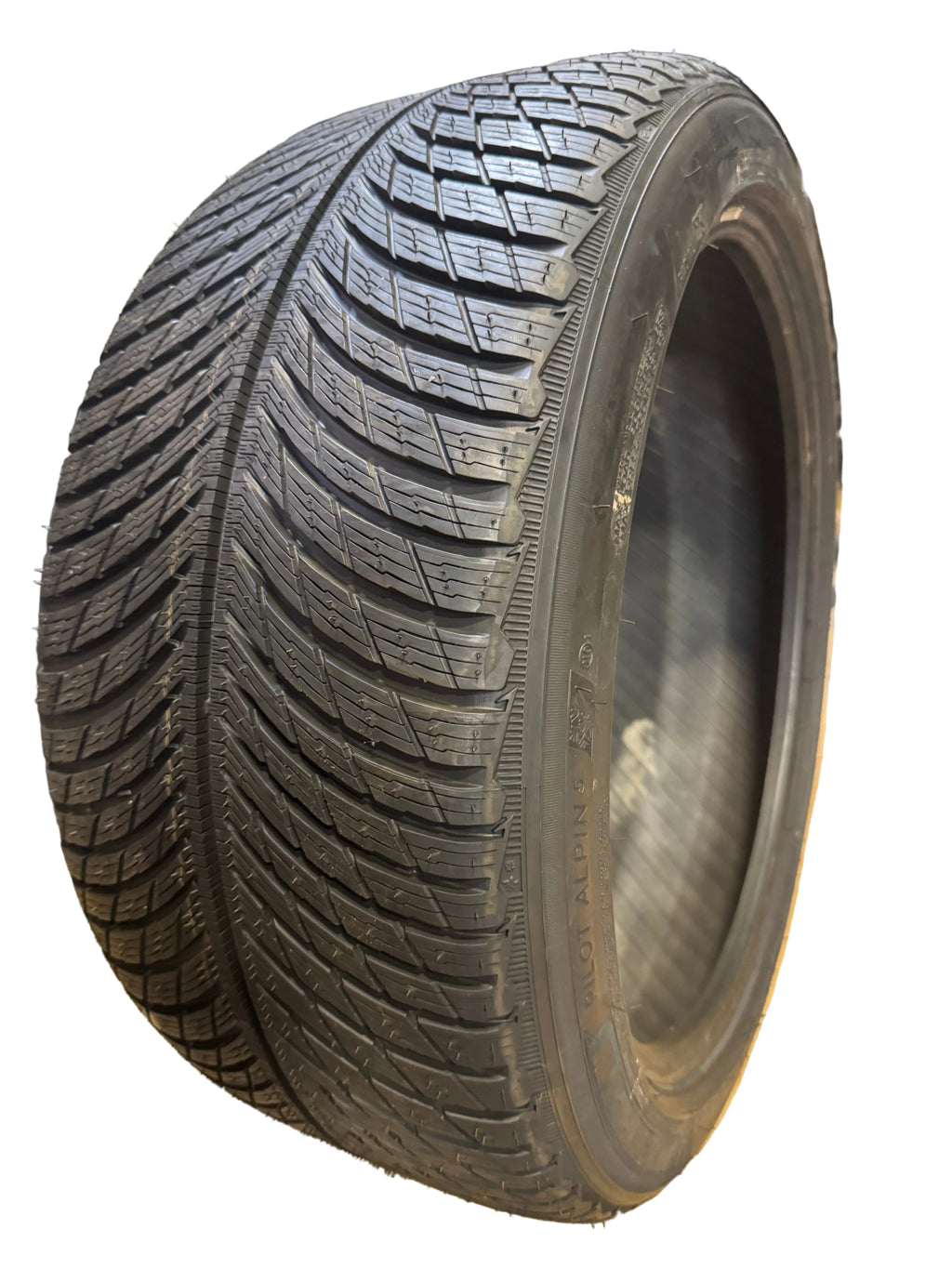 NOS MICHELIN PILOT ALPIN 5 (MO1) BSW P 265 40 20 104W XL WINTER TIRE 38015