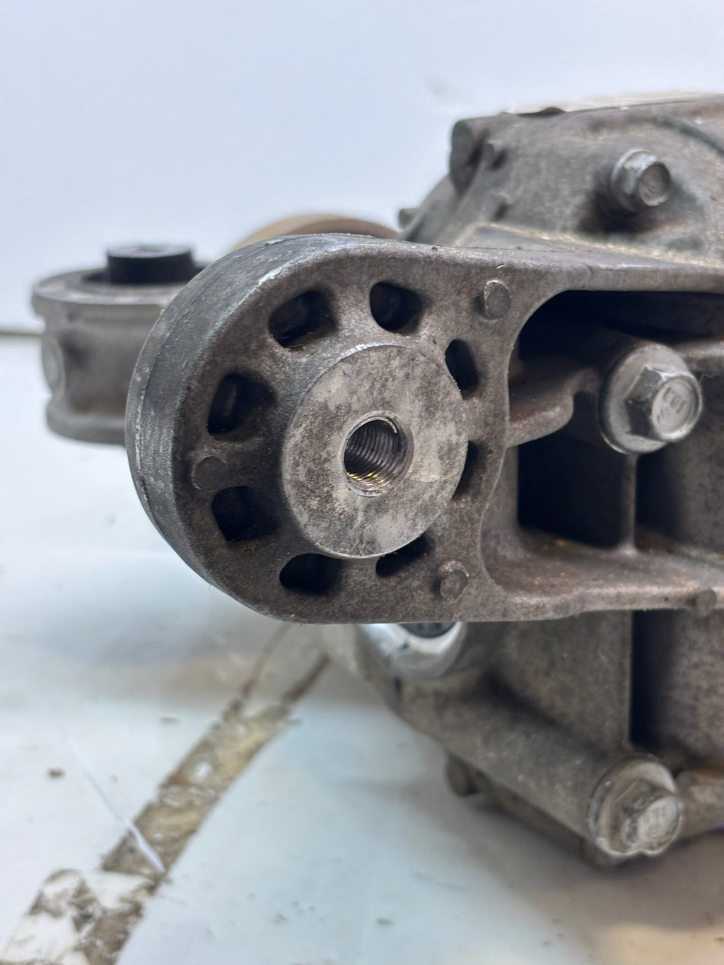 USED GENUINE MOPAR REAR AXLE DIFFERENTIAL CHRYSLER 300 DODGE CHARGER 6815936AC