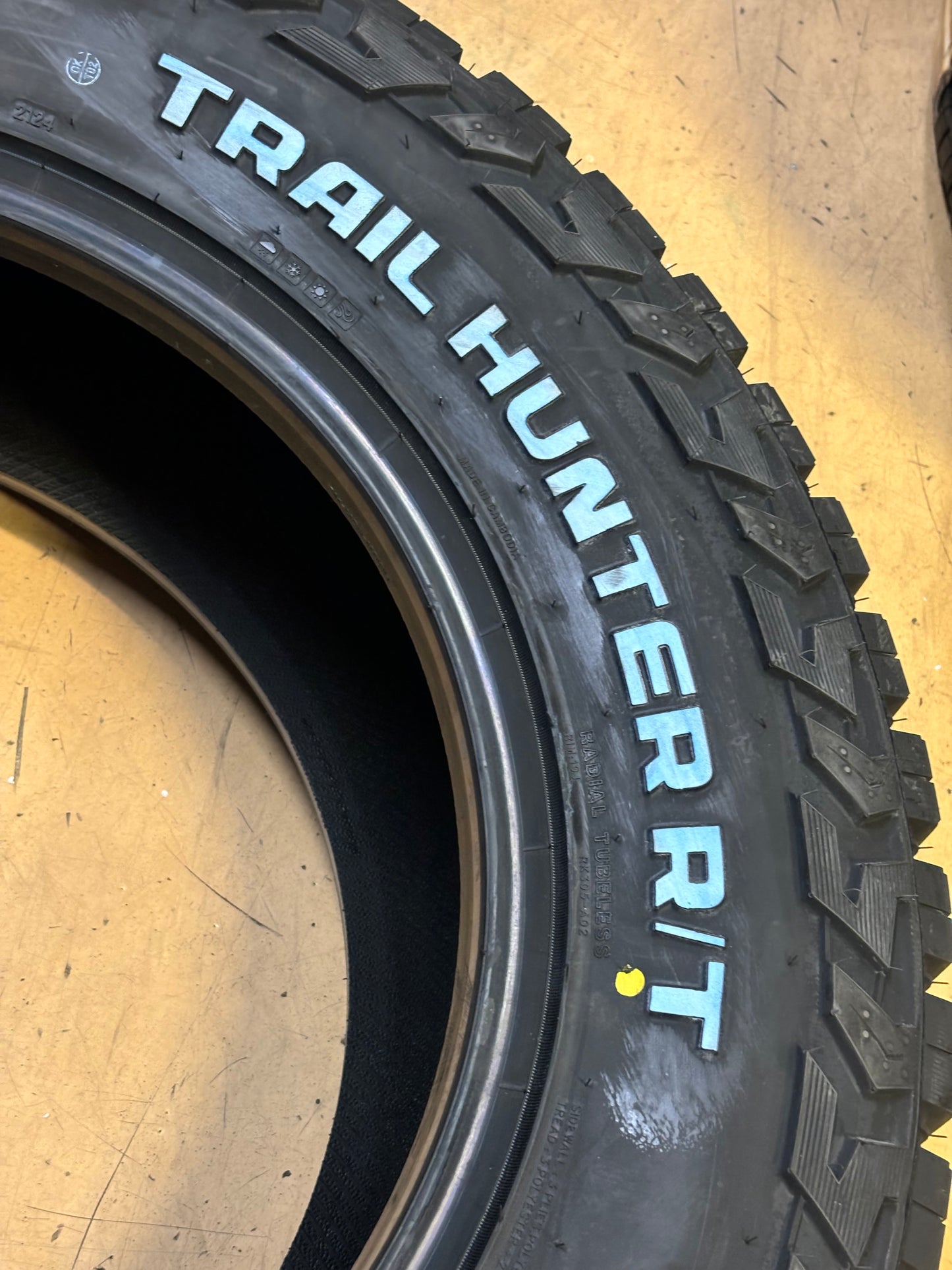 VENOM POWER TRAIL HUNTER R/T RWL LT 35 12.5 20 121Q LRE 10PLY TIRE CVPTHRT11R