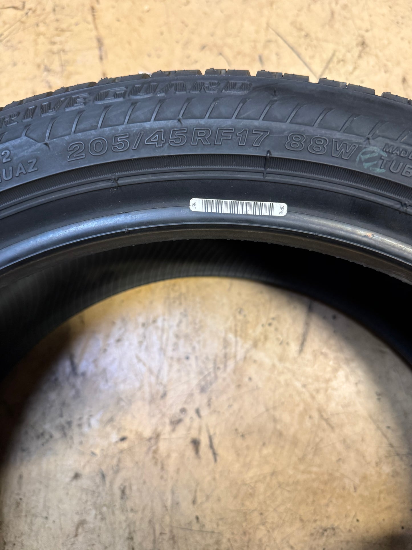 2 NOS BRIDGESTONE DRIVEGUARD (RFT) BSW P 205 45 17 88W XL ALL SEASON TIRE 011612