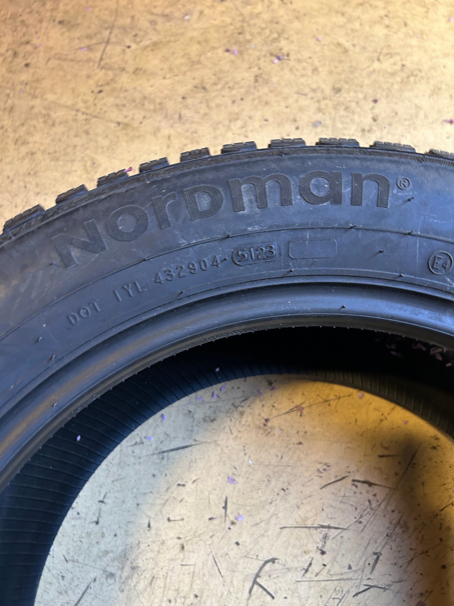 NOKIAN NORDMAN NORTH 9 STUDDED BSW P 215 55 16 97T XL WINTER TIRE T432904