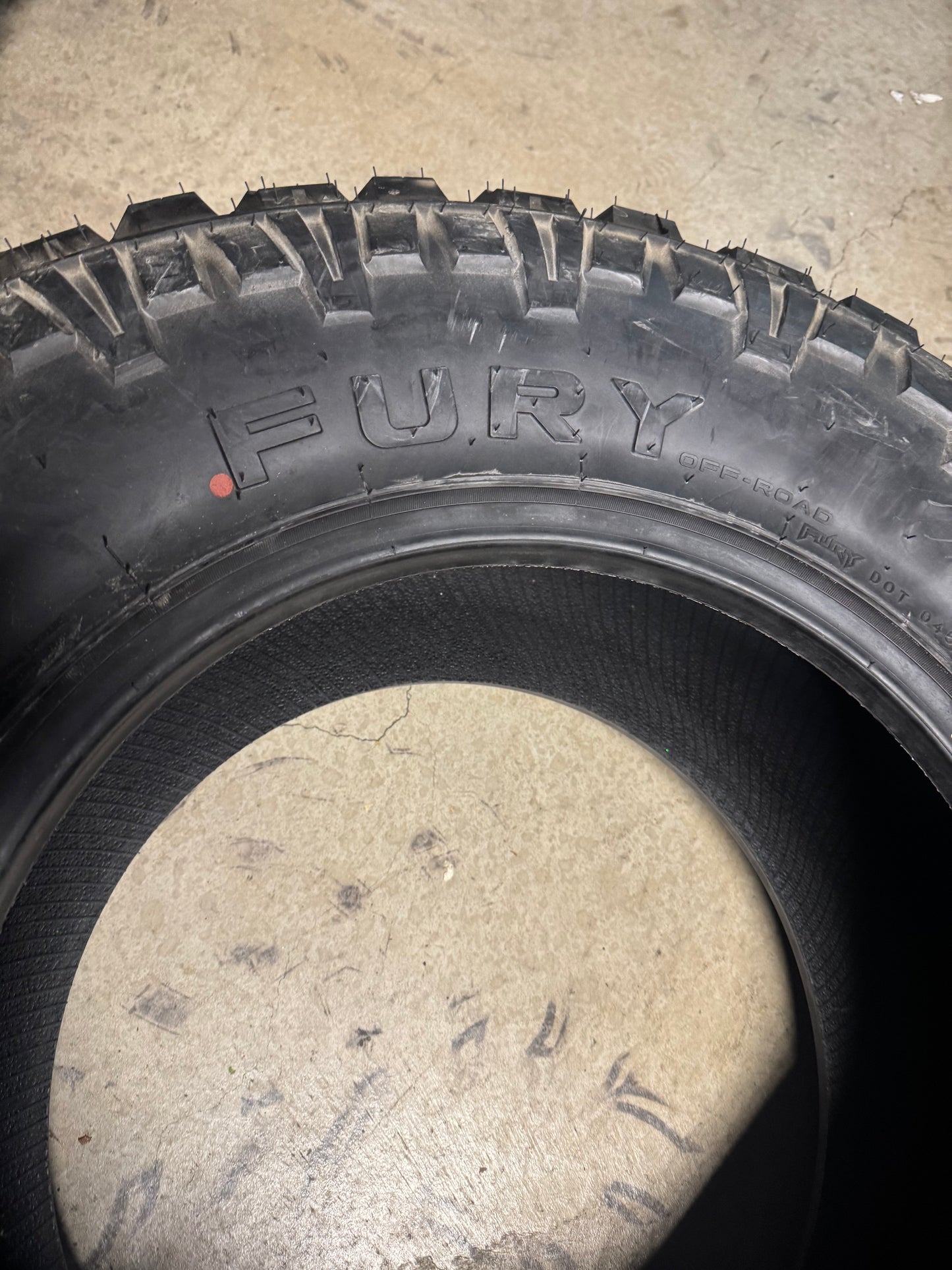 FURY COUNTRY HUNTER M/T II BSW LT 35 12.5 18 128Q 12PLY MUD TERRAIN TIRE FCHIIF35125018A
