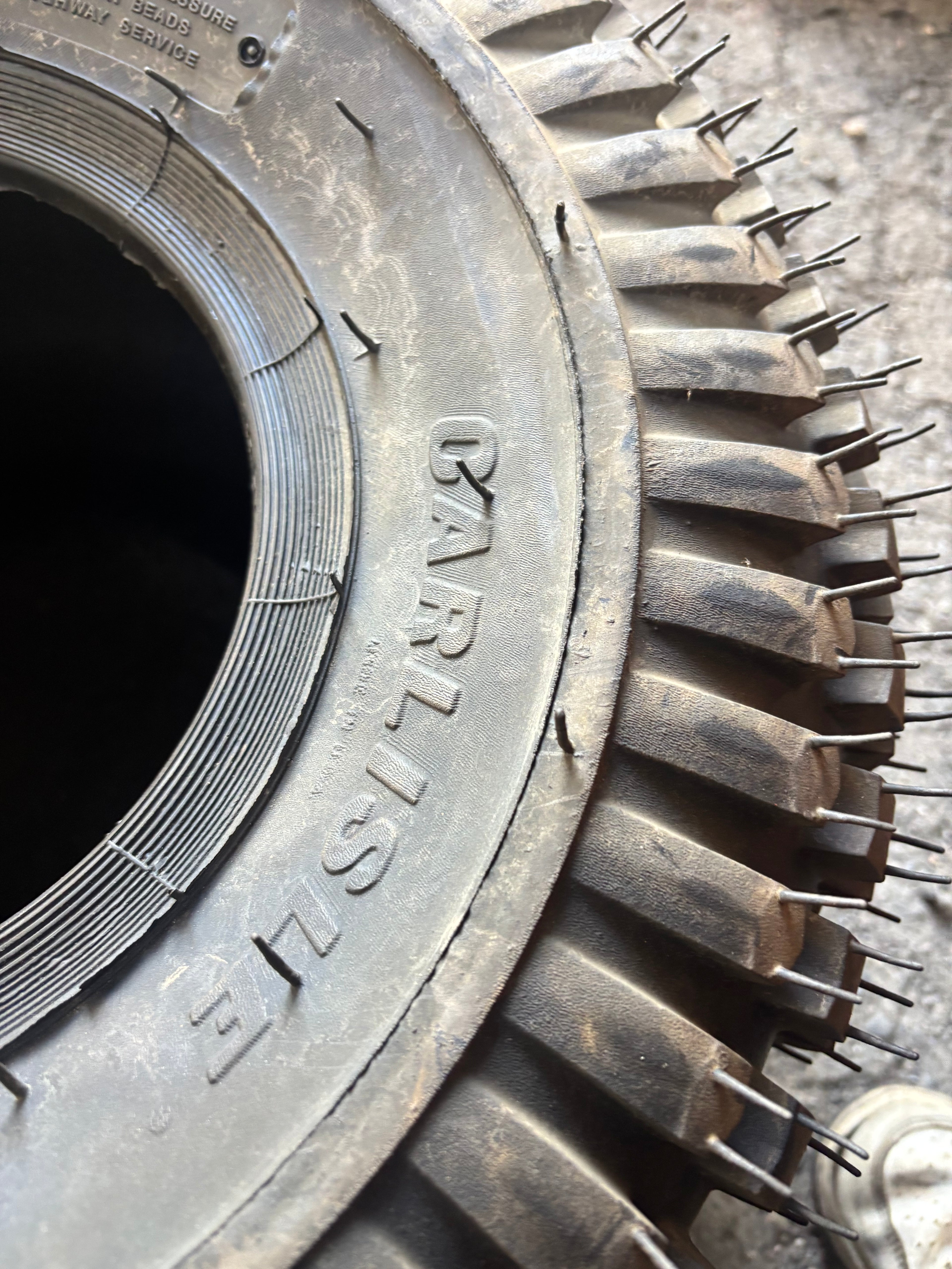 NOS CARLISLE KNOBBY BSW AT 25 12 9 LAWN TURF TIRE 537081